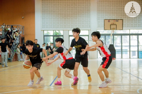 THPT-VP | CHUNG KẾT GIẢI B&Oacute;NG M&Ugrave;A XU&Acirc;N: ĐEO B&Aacute;M TỈ SỐ ĐẾN C&Ugrave;NG