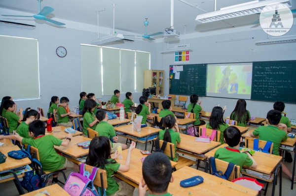TH-KH | S&Ocirc;I NỔI BUỔI XEM PHIM NGAY TẠI LỚP HỌC