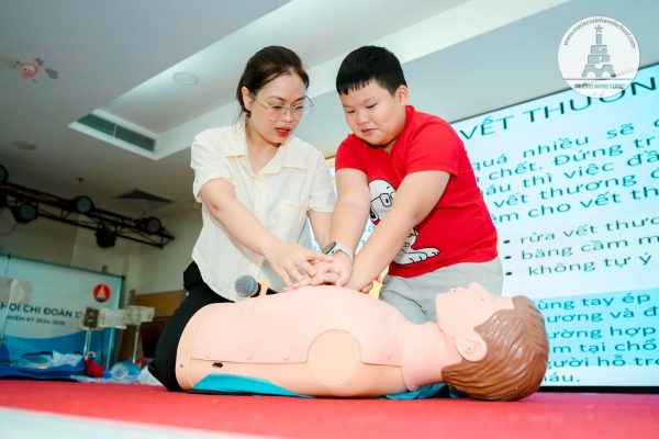 THÍCH THÚ TRẢI NGHIỆM HÓA THÂN THÀNH “BÁC SĨ”