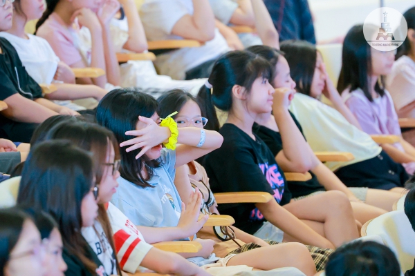 MCER RƯNG RƯNG VỀ GIA ĐÌNH
